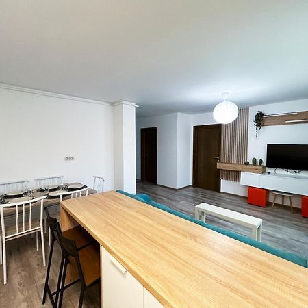 Mirandis Apartments - Comfort & Private Parking Near Coresi Mall Braşov Extérieur photo