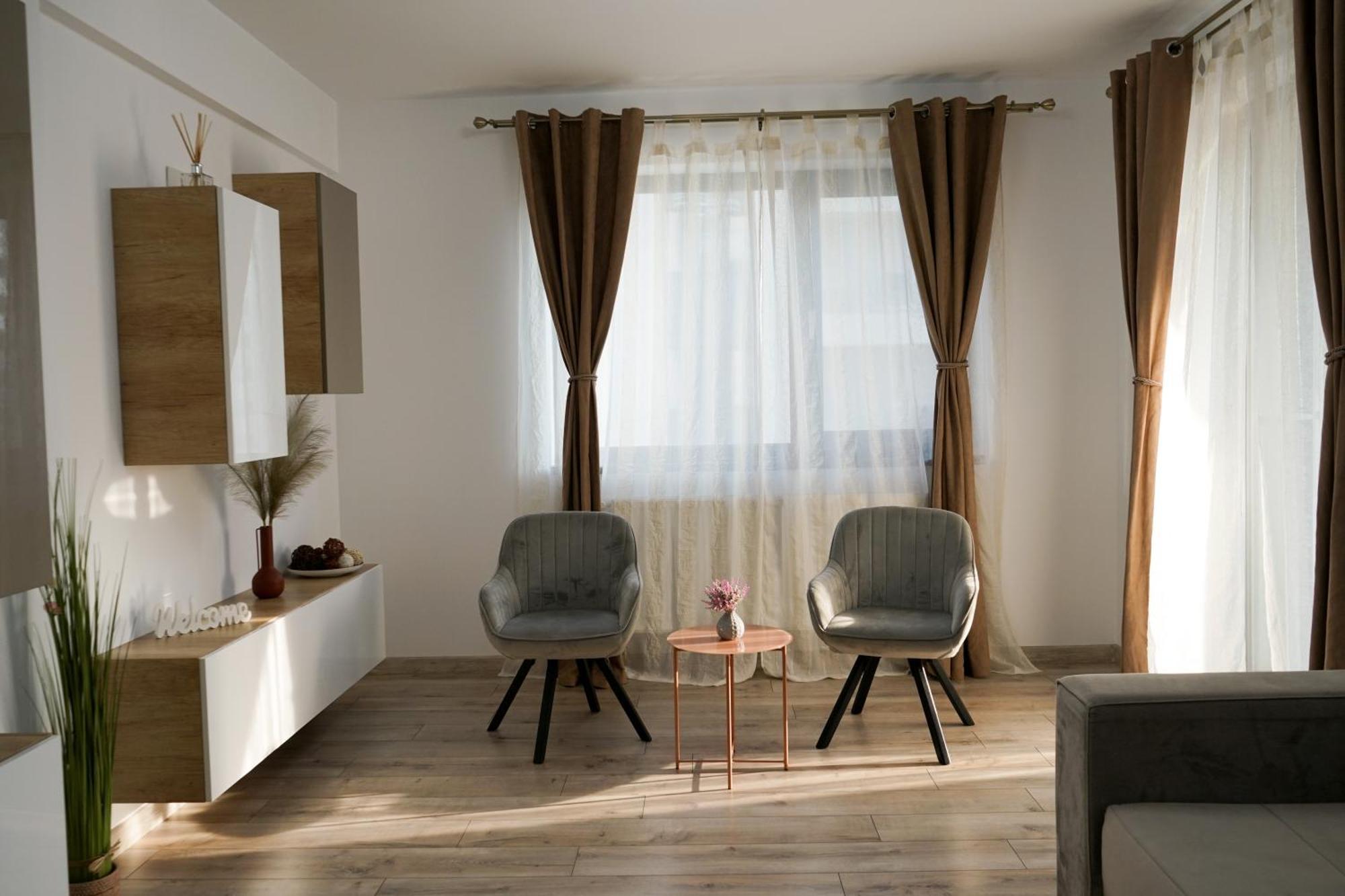 Mirandis Apartments - Comfort & Private Parking Near Coresi Mall Braşov Extérieur photo