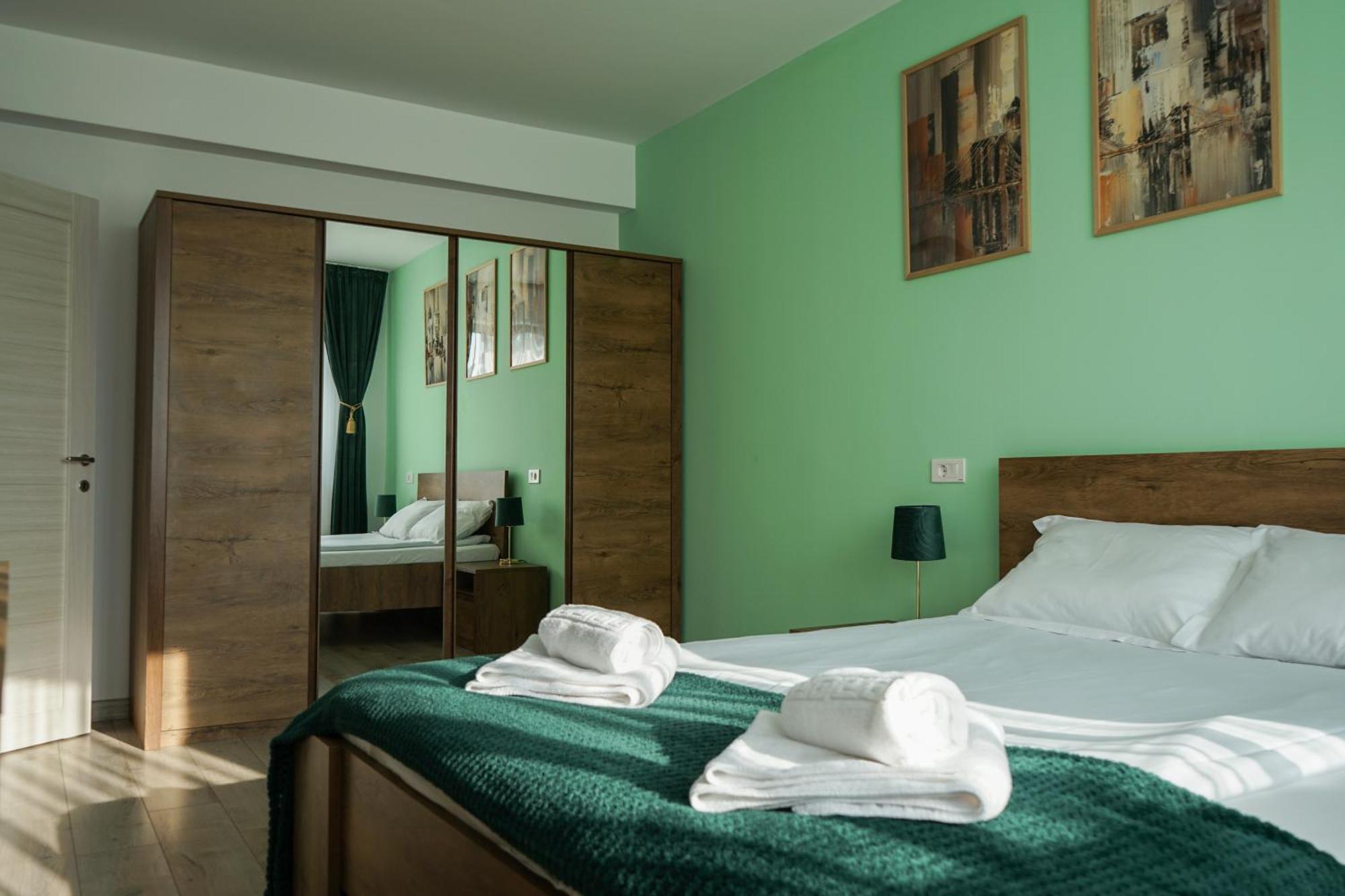 Mirandis Apartments - Comfort & Private Parking Near Coresi Mall Braşov Extérieur photo