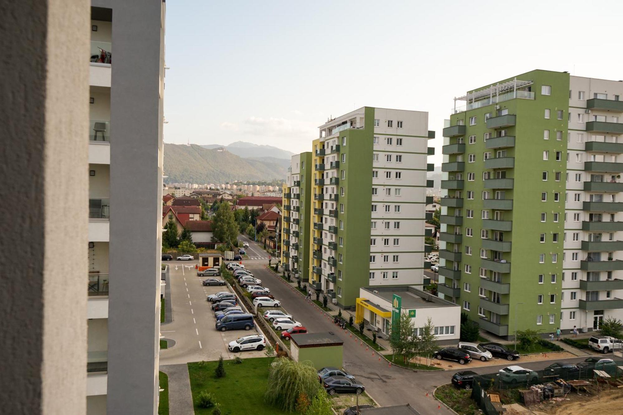Mirandis Apartments - Comfort & Private Parking Near Coresi Mall Braşov Extérieur photo