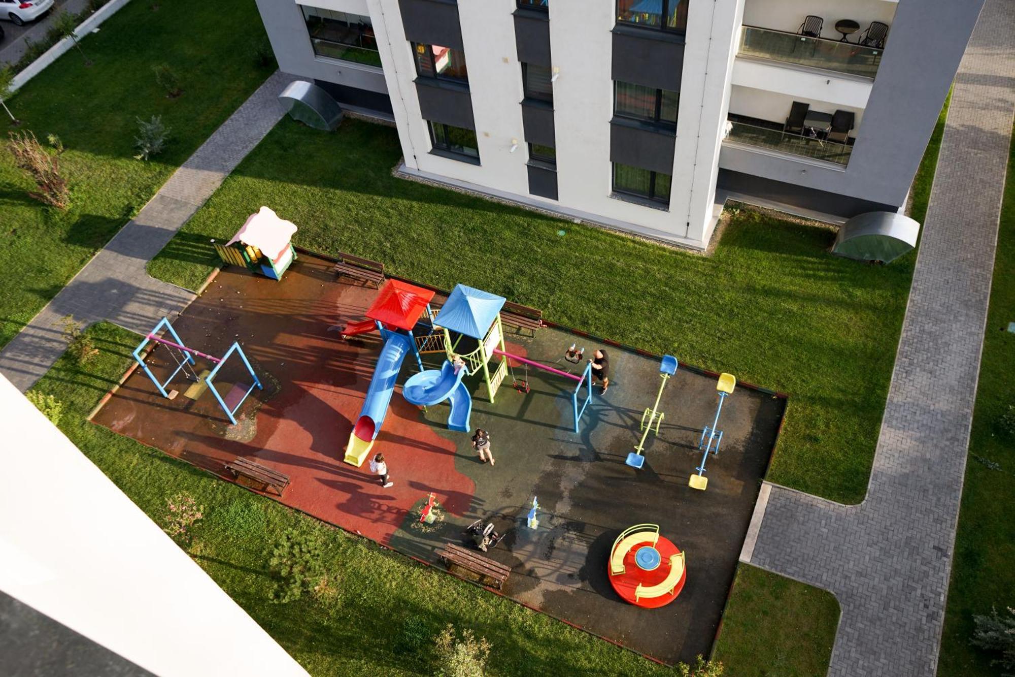 Mirandis Apartments - Comfort & Private Parking Near Coresi Mall Braşov Extérieur photo