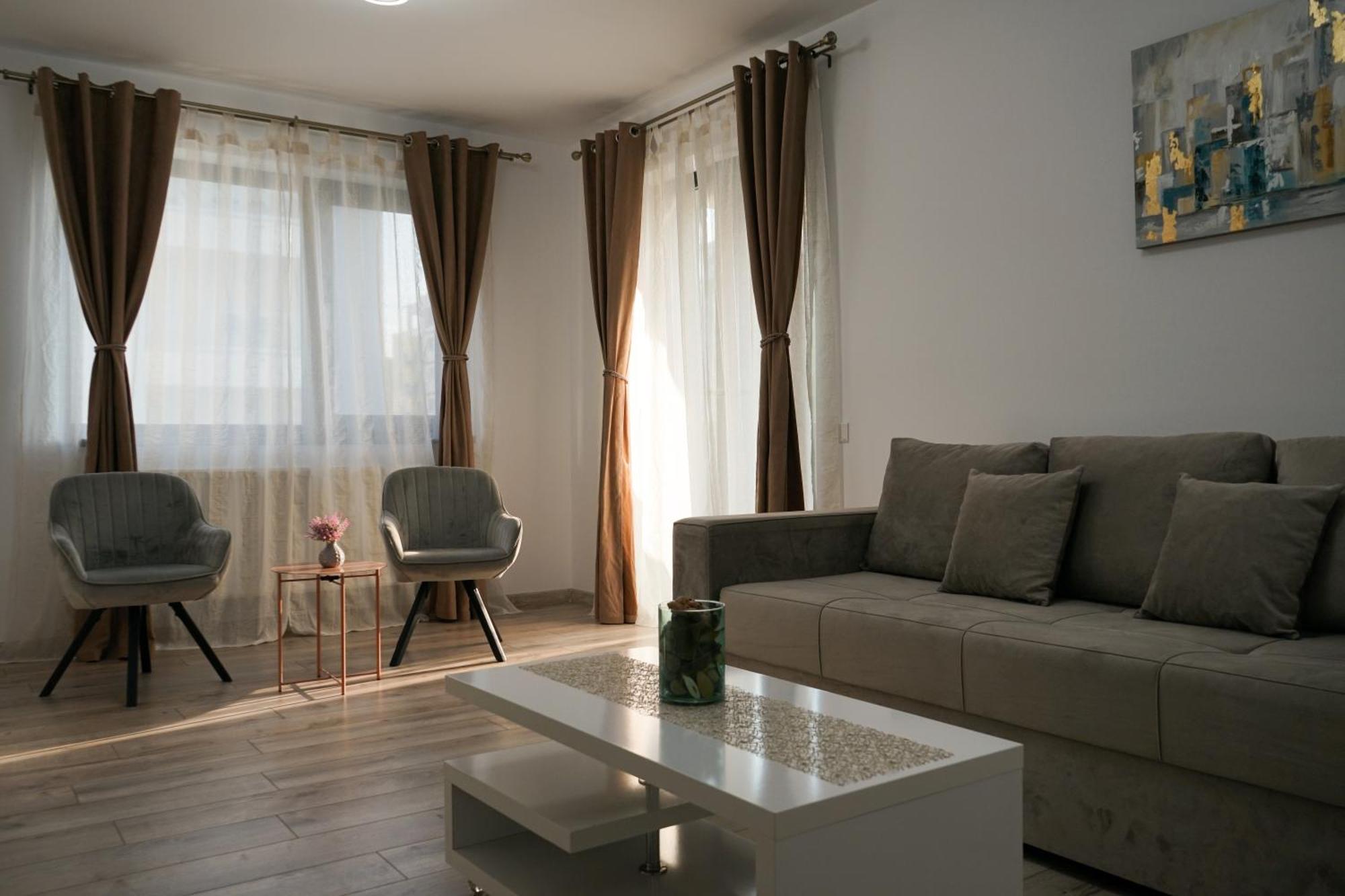 Mirandis Apartments - Comfort & Private Parking Near Coresi Mall Braşov Extérieur photo