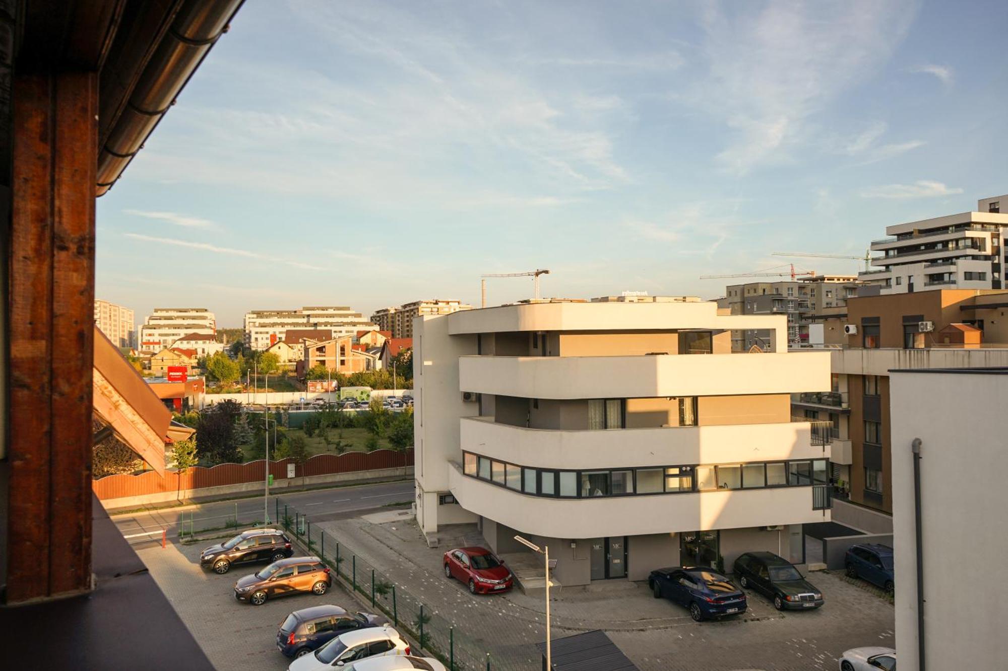 Mirandis Apartments - Comfort & Private Parking Near Coresi Mall Braşov Extérieur photo