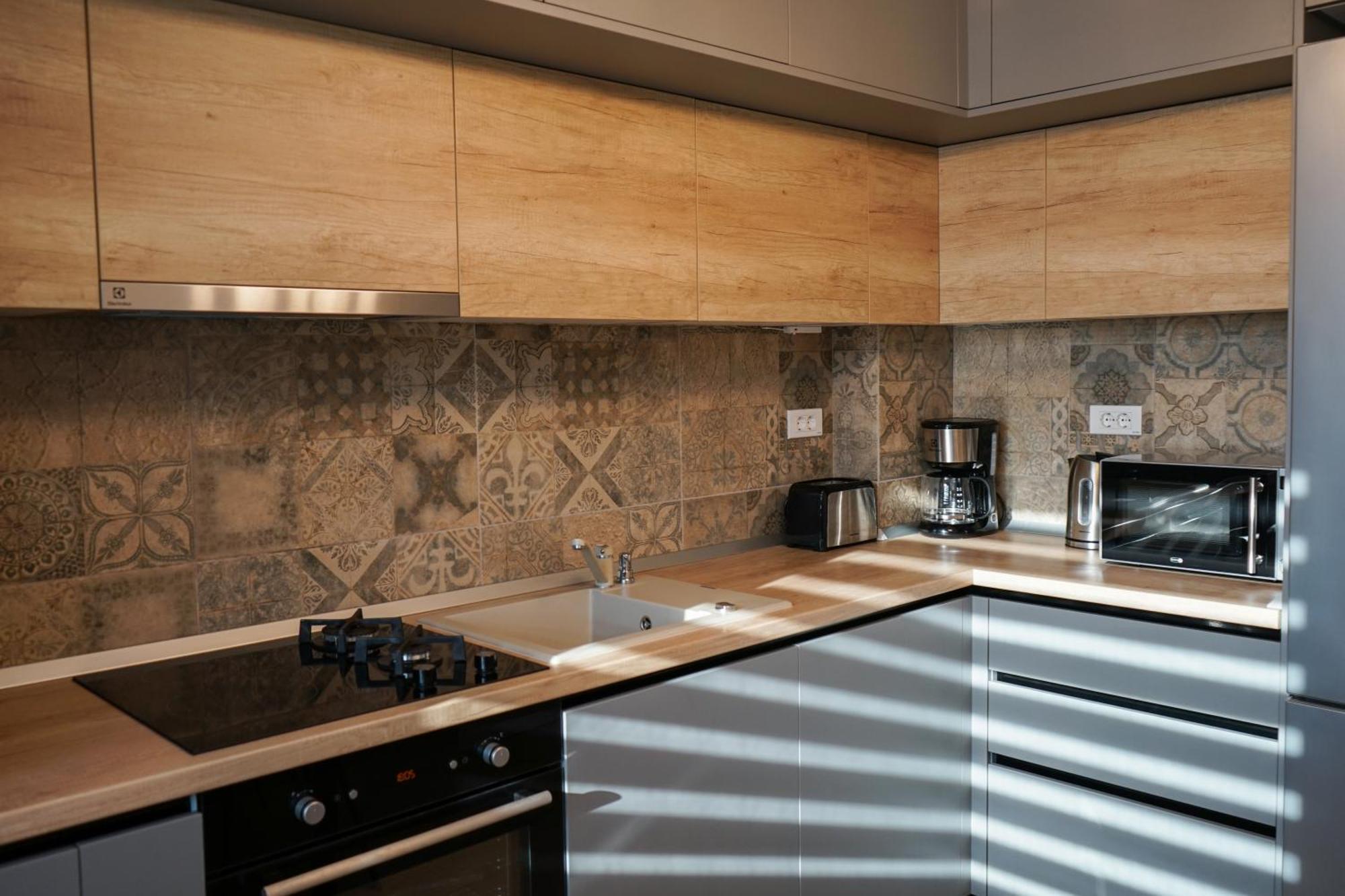 Mirandis Apartments - Comfort & Private Parking Near Coresi Mall Braşov Extérieur photo