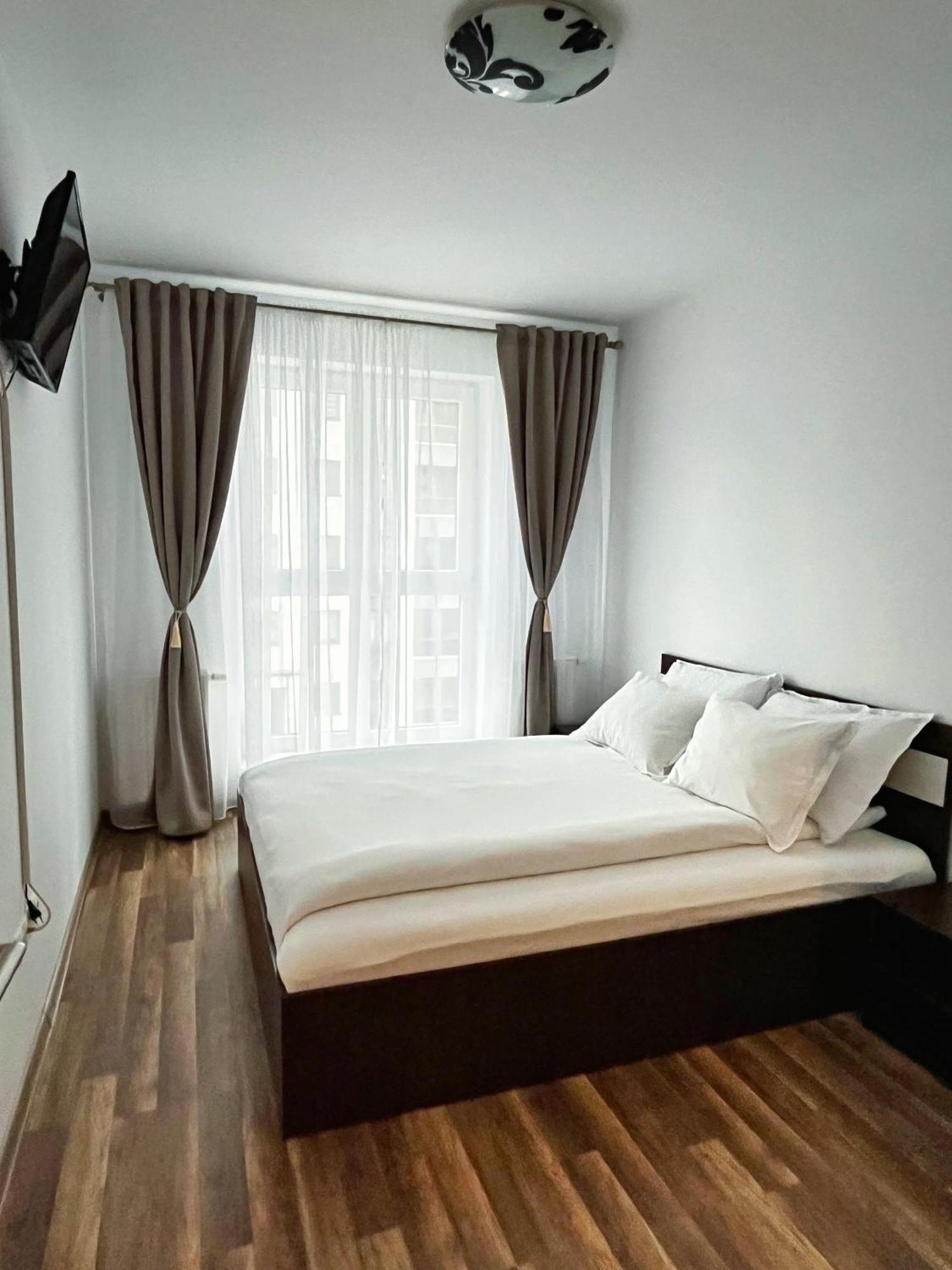 Mirandis Apartments - Comfort & Private Parking Near Coresi Mall Braşov Extérieur photo