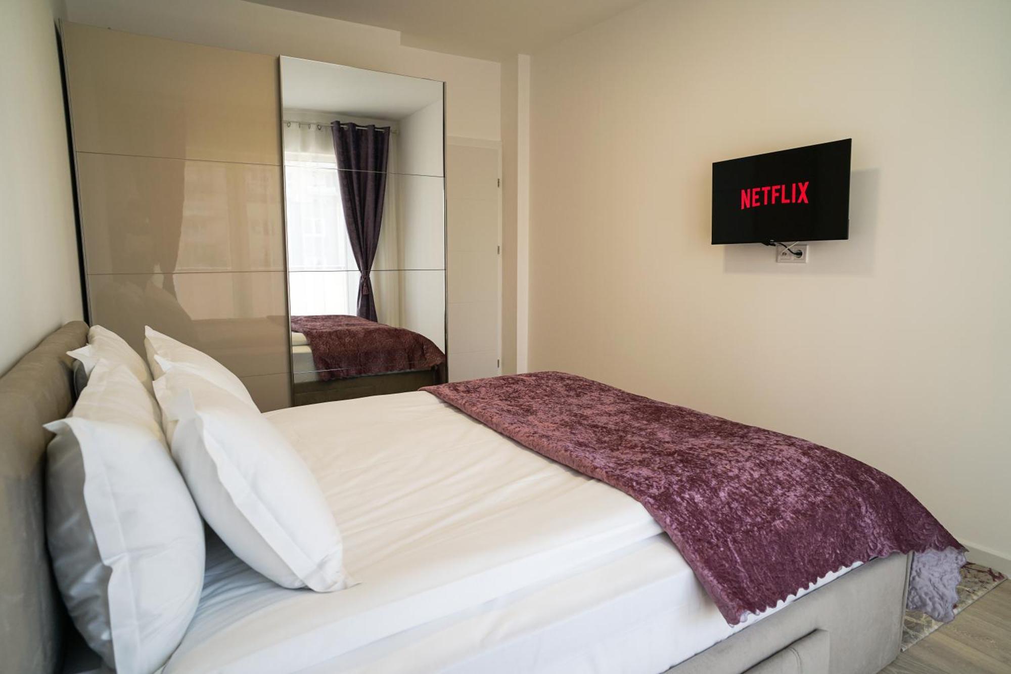 Mirandis Apartments - Comfort & Private Parking Near Coresi Mall Braşov Extérieur photo