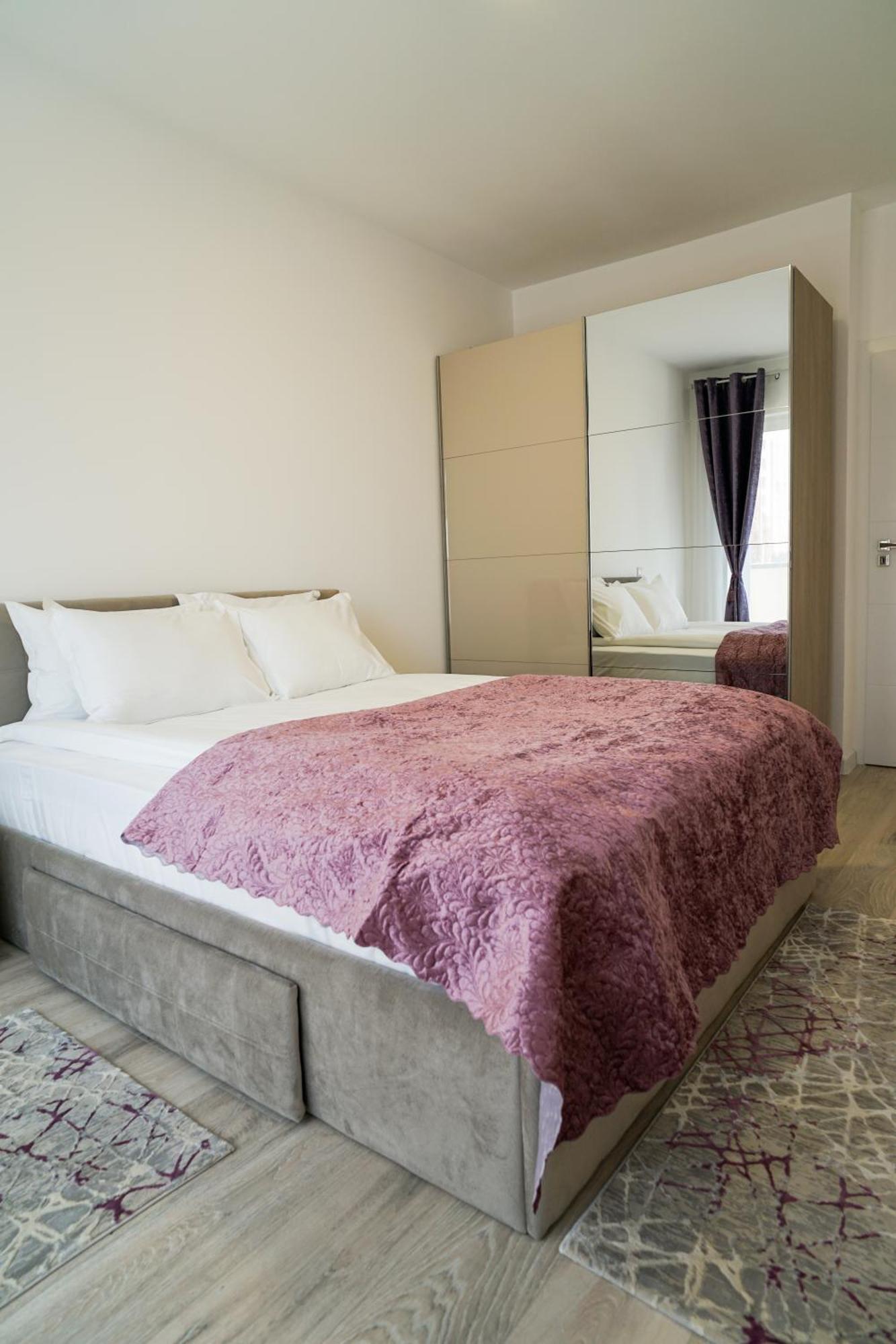 Mirandis Apartments - Comfort & Private Parking Near Coresi Mall Braşov Extérieur photo
