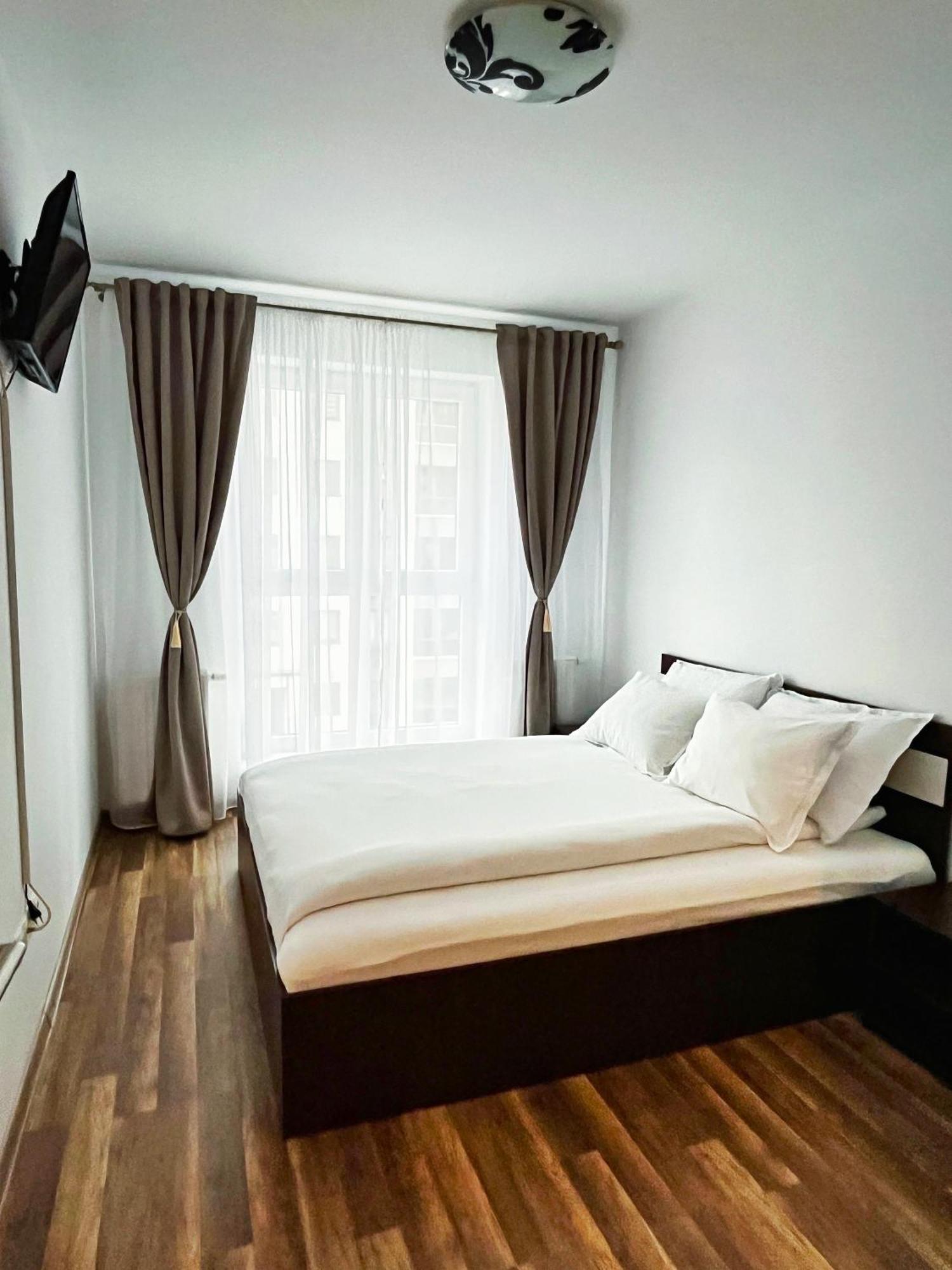Mirandis Apartments - Comfort & Private Parking Near Coresi Mall Braşov Extérieur photo