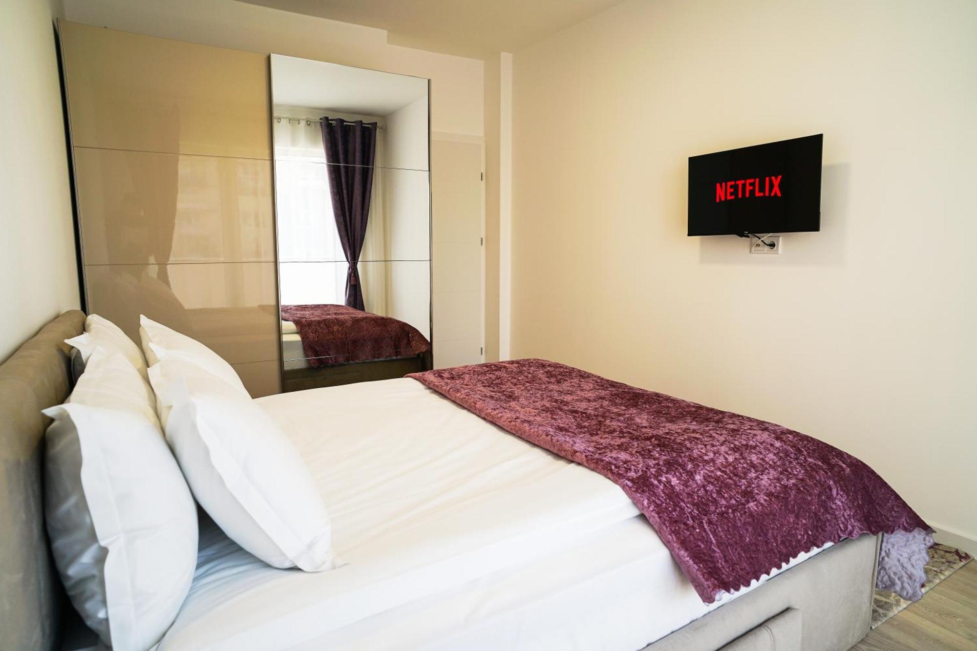 Mirandis Apartments - Comfort & Private Parking Near Coresi Mall Braşov Extérieur photo