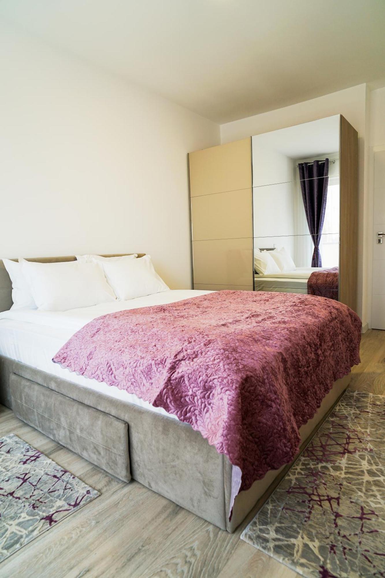 Mirandis Apartments - Comfort & Private Parking Near Coresi Mall Braşov Extérieur photo