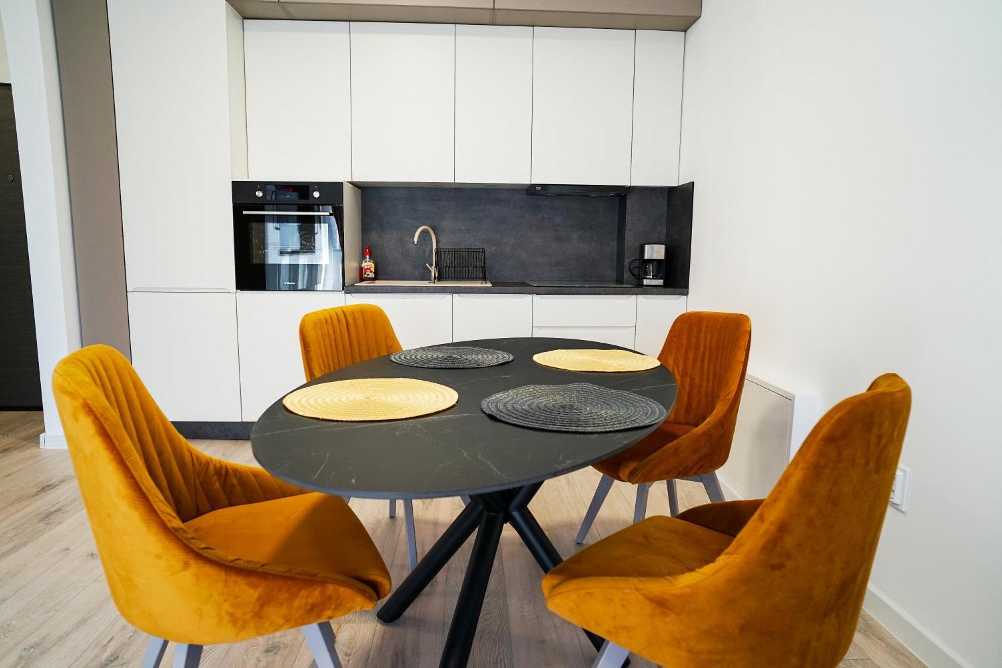 Mirandis Apartments - Comfort & Private Parking Near Coresi Mall Braşov Extérieur photo