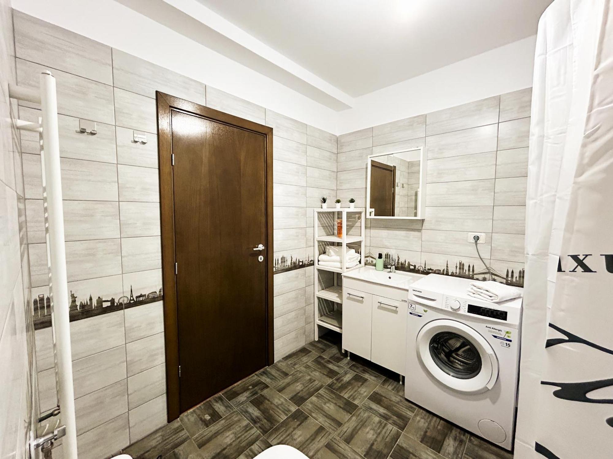 Mirandis Apartments - Comfort & Private Parking Near Coresi Mall Braşov Extérieur photo